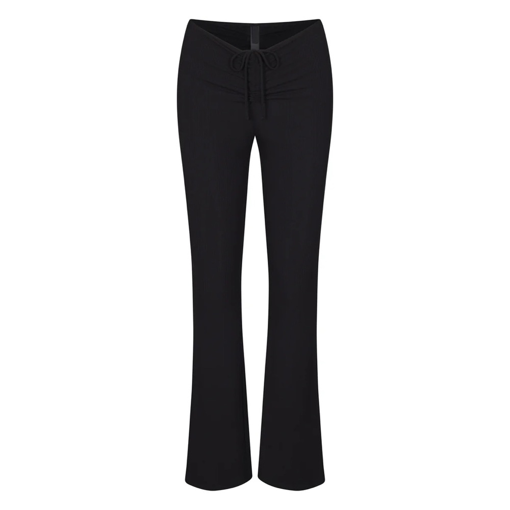 SKIMS Soft Lounge Ruched Pant in Onyx
